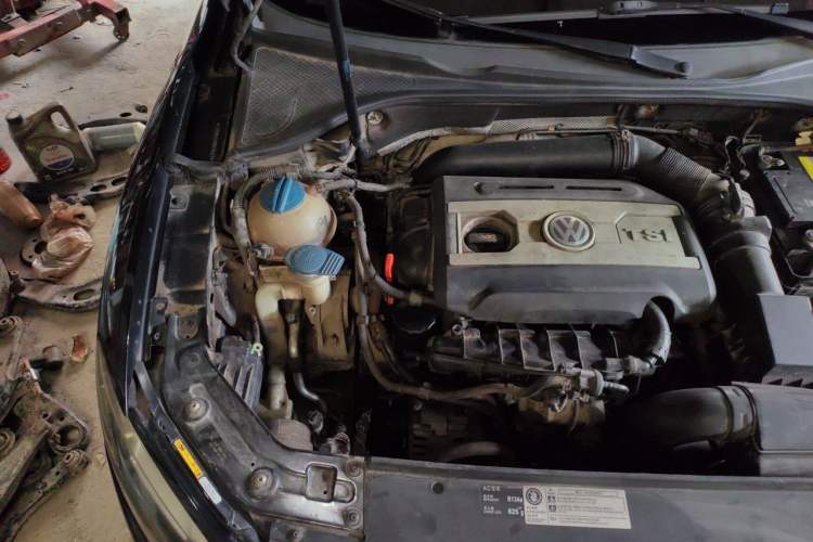 Used Volkswagen Passat 2013 1.8TSI DSG Prestige Edition Engine Bay Right