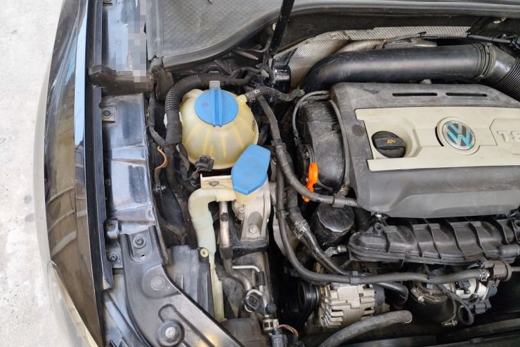 Used Volkswagen Passat 2013 1.8TSI DSG Ultimate Edition Engine Bay Right