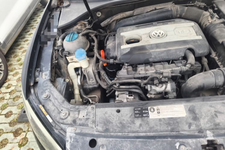 Used Volkswagen Passat 2013 1.8TSI DSG Ultimate Edition Engine Bay Right