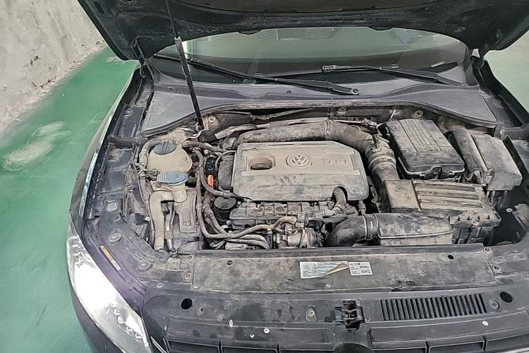 Used Volkswagen Passat 2013 1.8TSI DSG Prestige Edition Engine Bay Right