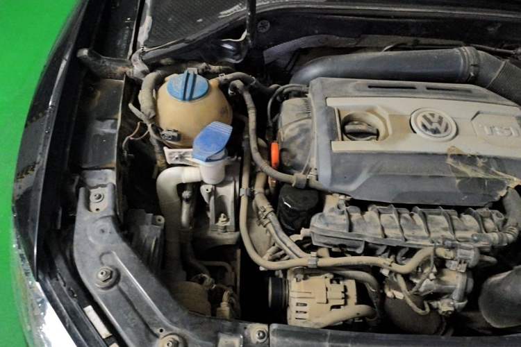 Used Volkswagen Passat 2013 1.8TSI DSG Prestige Edition Engine Bay Right