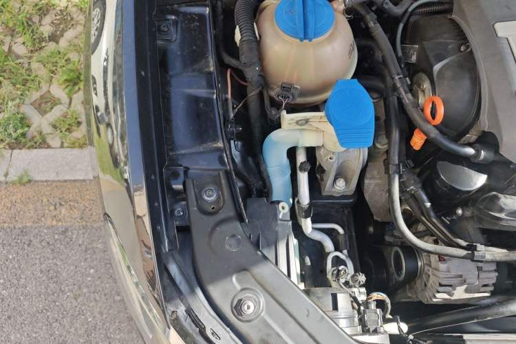 Used Volkswagen Passat 2013 1.8TSI DSG Prestige Edition Engine Bay Right