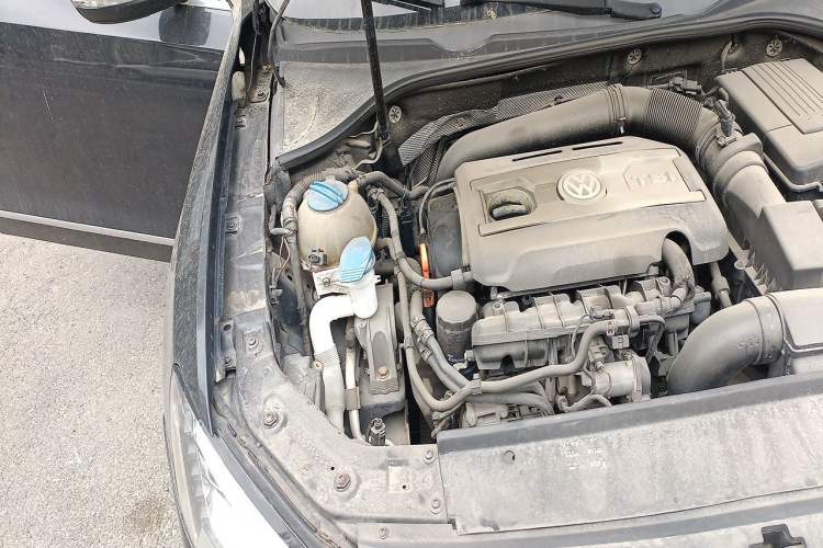 Used Volkswagen Passat 2013 1.8TSI DSG Prestige Edition Engine Bay Right