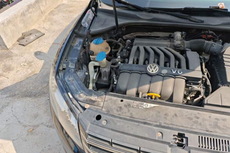 Used Volkswagen Passat 2013 3.0L V6 DSG Flagship Deluxe Edition Engine Bay Right