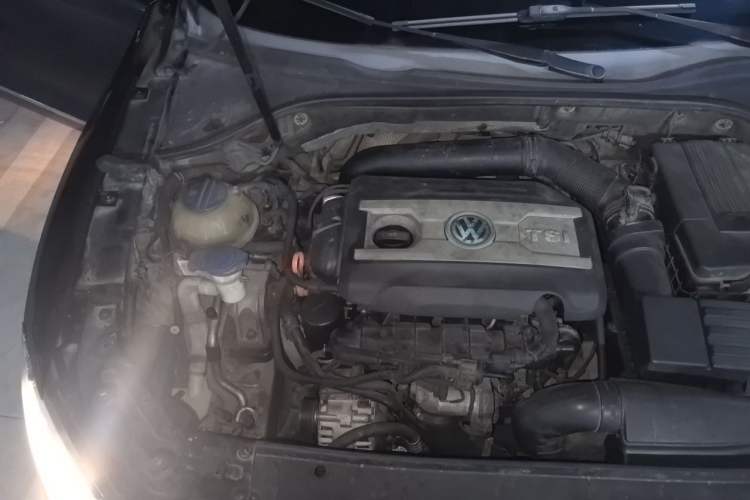 Used Volkswagen Passat 2013 1.8TSI DSG Prestige Edition Engine Bay Right