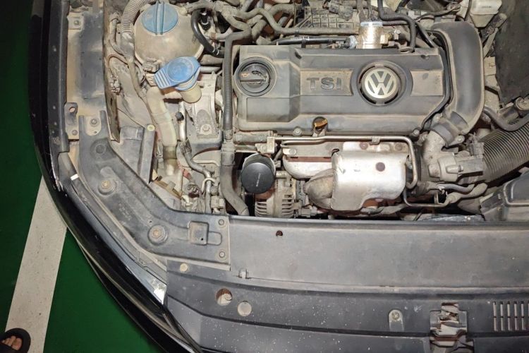 Used Volkswagen Passat 2013 1.4 TSI DSG BlueMotion Edition Engine Bay Right