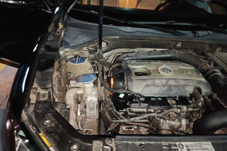 Used Volkswagen Passat 2013 1.8TSI DSG Prestige Edition Engine Bay Right