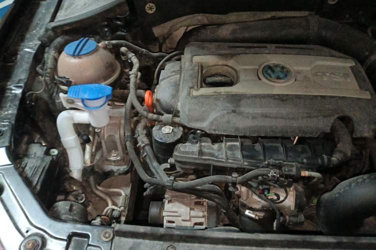 Used Volkswagen Passat 2013 1.8TSI DSG Prestige Edition Engine Bay Right