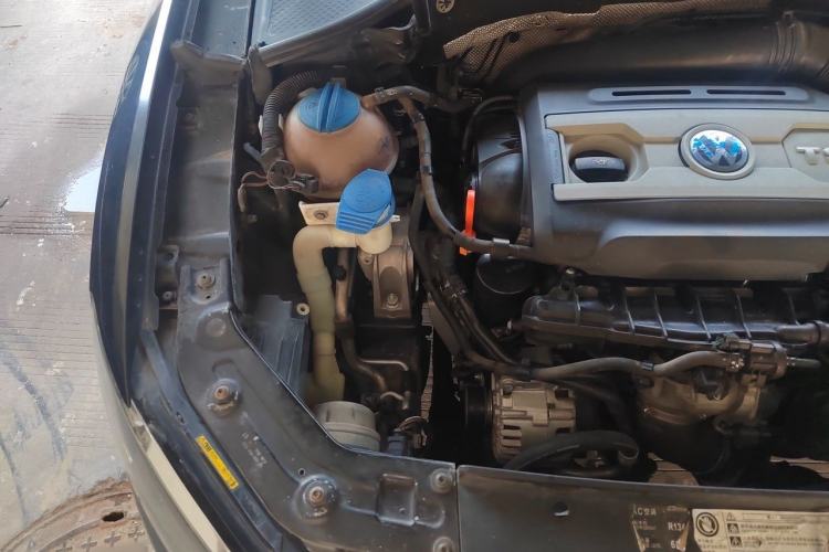 Used Volkswagen Passat 2013 1.8TSI DSG Prestige Edition Engine Bay Right