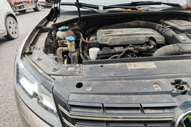 Used Volkswagen Passat 2013 1.8TSI DSG Prestige Edition Engine Bay Right