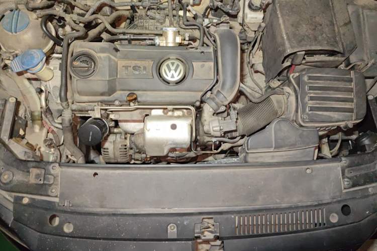Used Volkswagen Passat 2013 1.4 TSI DSG BlueMotion Edition Engine Bay