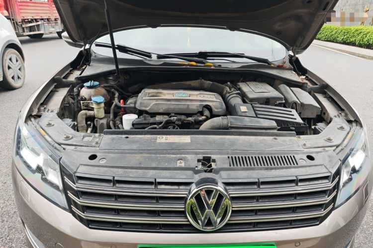 Used Volkswagen Passat 2013 1.8TSI DSG Prestige Edition Engine Bay