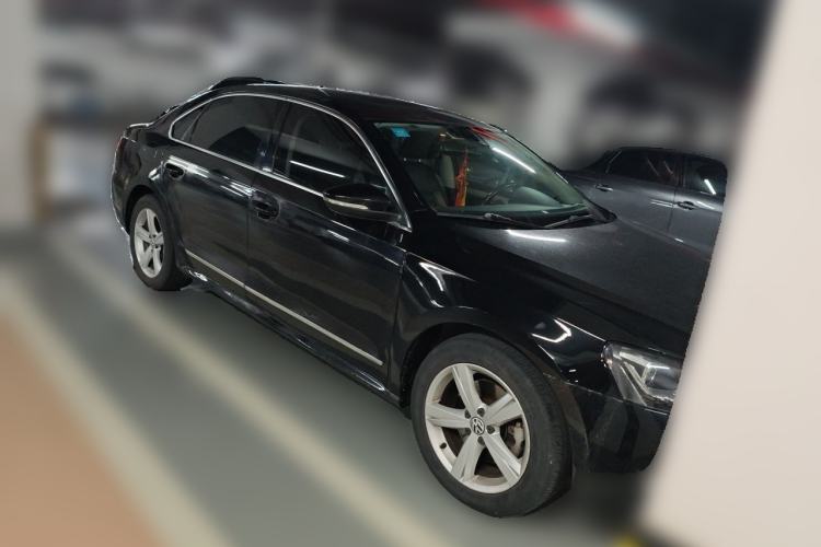 Used Volkswagen Passat 2013 1.8TSI DSG Prestige Edition Front Right 45 Deg
