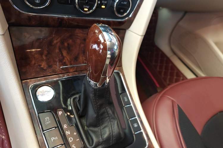 Used Volkswagen Passat 2013 2.0 TSI DSG Ultimate Edition Gear Lever