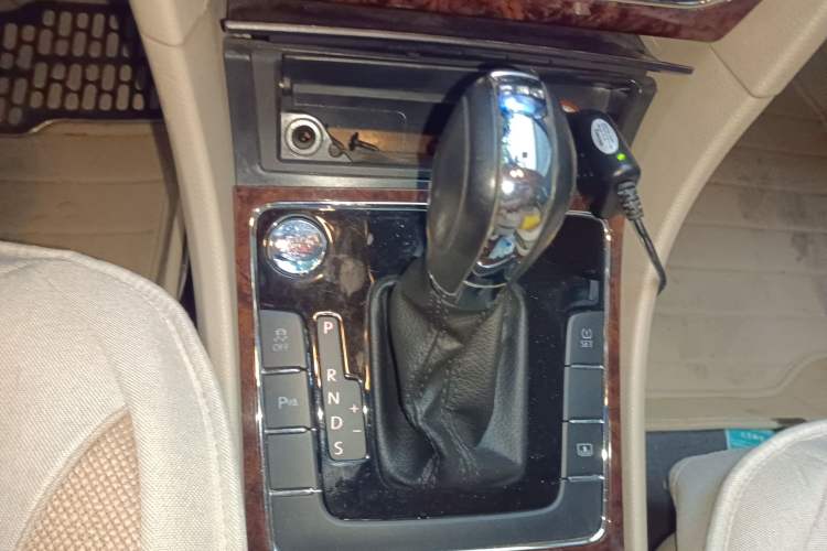 Used Volkswagen Passat 2013 1.8TSI DSG Ultimate Edition Gear Lever