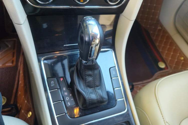 Used Volkswagen Passat 2013 1.8TSI DSG Prestige Edition Gear Lever