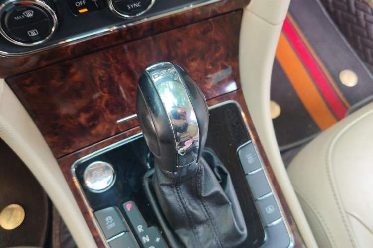 Used Volkswagen Passat 2013 1.8TSI DSG Prestige Edition Gear Lever