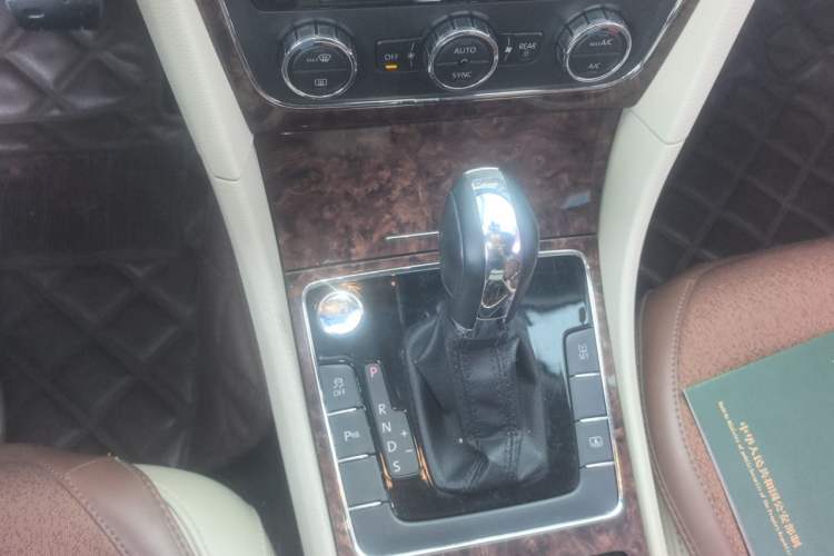 Used Volkswagen Passat 2013 2.0 TSI DSG Prestige Edition Gear Lever
