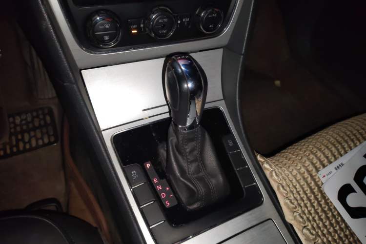 Used Volkswagen Passat 2013 1.4 TSI DSG Prestige Edition Gear Lever