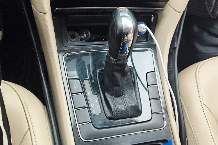 Used Volkswagen Passat 2013 1.8TSI DSG Prestige Edition Gear Lever