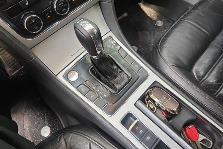 Used Volkswagen Passat 2013 1.8TSI DSG Prestige Edition Gear Lever