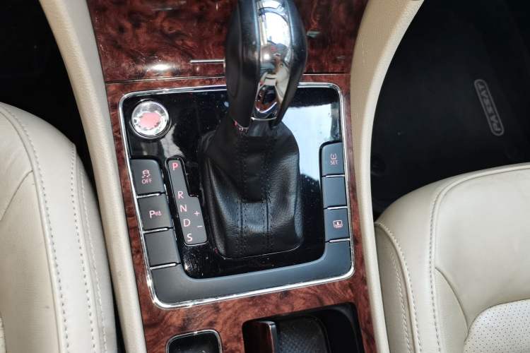 Used Volkswagen Passat 2013 1.8TSI DSG Prestige Edition Gear Lever