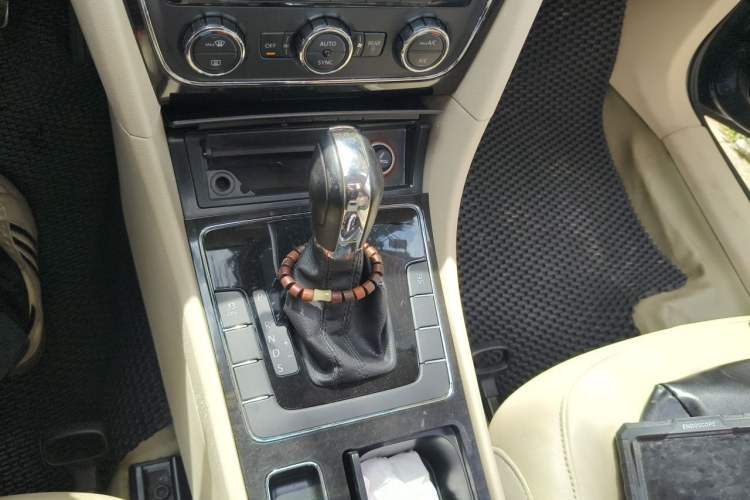 Used Volkswagen Passat 2013 1.8TSI DSG Prestige Edition Gear Lever