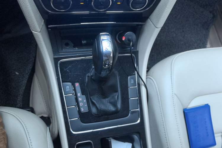 Used Volkswagen Passat 2013 1.8TSI DSG Prestige Edition Gear Lever