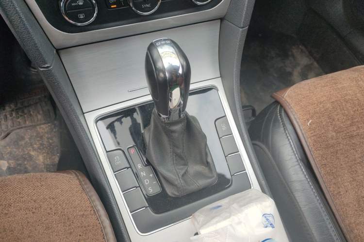Used Volkswagen Passat 2013 1.8TSI DSG Prestige Edition Gear Lever