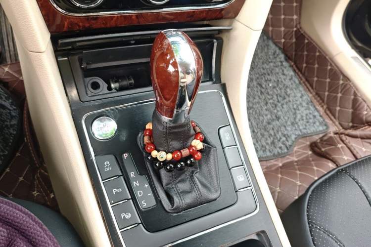 Used Volkswagen Passat 2013 1.8TSI DSG Ultimate Edition Gear Lever