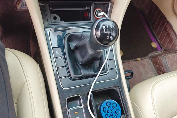 Used Volkswagen Passat 2013 1.4TSI Manual Prestige Edition Gear Lever