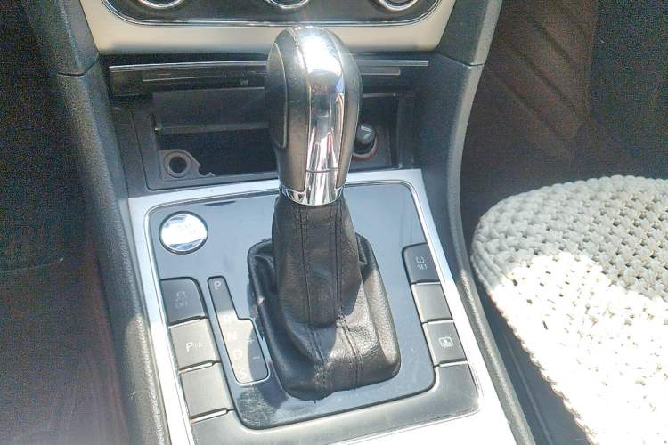 Used Volkswagen Passat 2013 1.8TSI DSG Prestige Edition Gear Lever