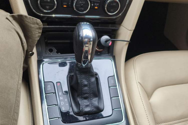 Used Volkswagen Passat 2013 1.4 TSI DSG Prestige Edition Gear Lever