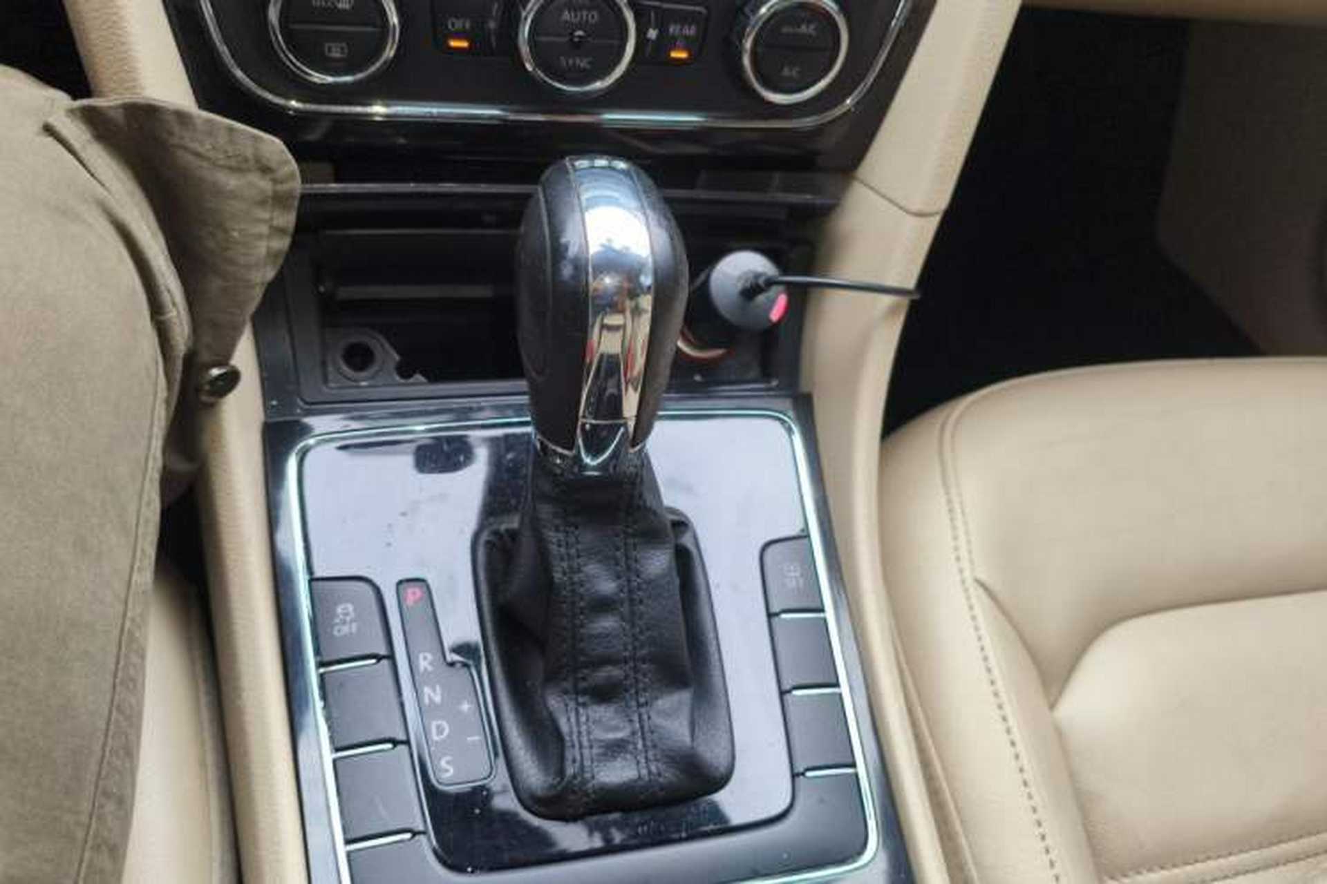Used Volkswagen Passat 2013 1.4 TSI DSG Prestige Edition Gear Lever