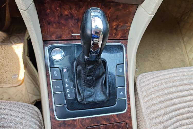 Used Volkswagen Passat 2013 1.8TSI DSG Prestige Edition Gear Lever