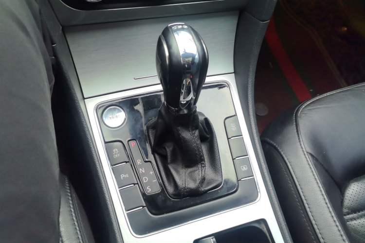 Used Volkswagen Passat 2013 1.8TSI DSG Prestige Edition Gear Lever