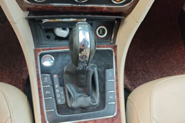 Used Volkswagen Passat 2013 1.8TSI DSG Prestige Edition Gear Lever