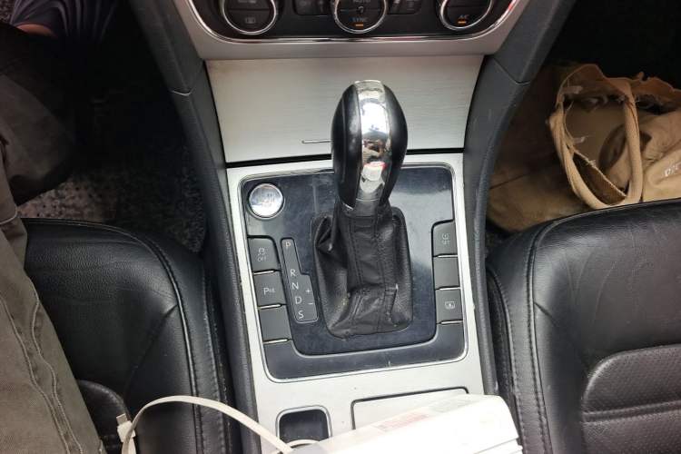 Used Volkswagen Passat 2013 1.8TSI DSG Ultimate Edition Gear Lever