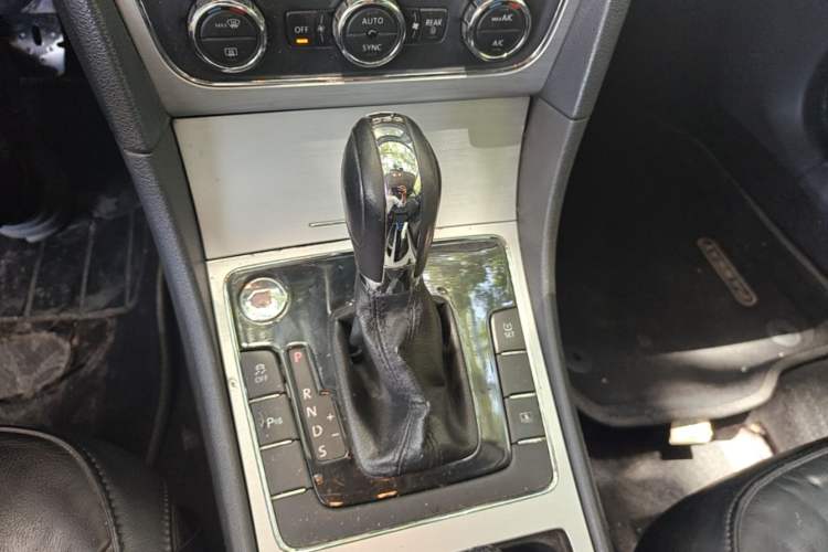 Used Volkswagen Passat 2013 1.8TSI DSG Prestige Edition Gear Lever