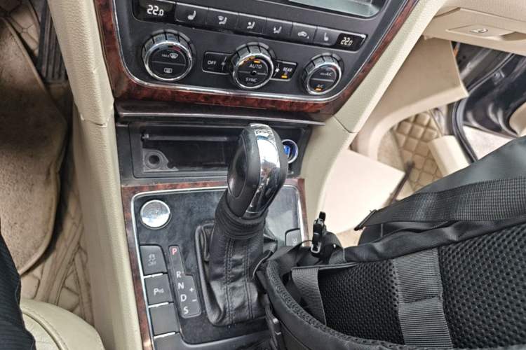 Used Volkswagen Passat 2013 1.8TSI DSG Prestige Edition Gear Lever