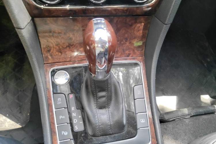 Used Volkswagen Passat 2013 2.0 TSI DSG Ultimate Edition Gear Lever