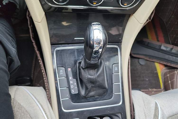 Used Volkswagen Passat 2013 1.8TSI DSG Prestige Edition Gear Lever