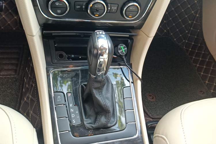 Used Volkswagen Passat 2013 1.8TSI DSG Prestige Edition Gear Lever