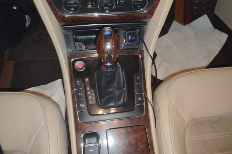 Used Volkswagen Passat 2013 1.8TSI DSG Ultimate Edition Gear Lever