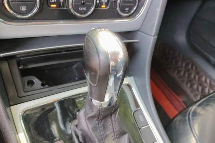 Used Volkswagen Passat 2013 1.8TSI DSG Prestige Edition Gear Lever
