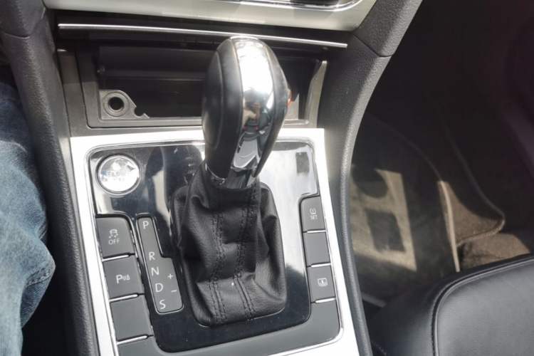 Used Volkswagen Passat 2013 1.8TSI DSG Prestige Edition Gear Lever