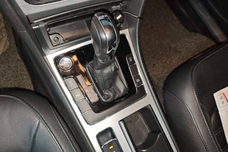 Used Volkswagen Passat 2013 1.8TSI DSG Prestige Edition Gear Lever