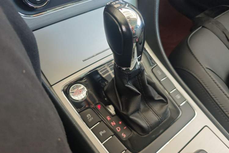 Used Volkswagen Passat 2013 2.0 TSI DSG Prestige Edition Gear Lever