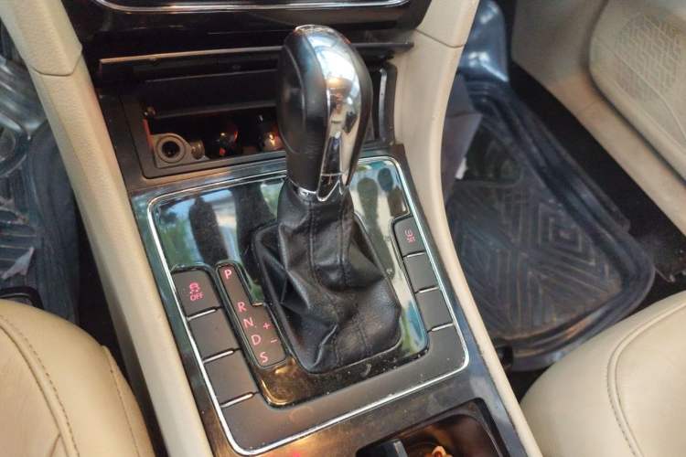 Used Volkswagen Passat 2013 1.8TSI DSG Prestige Edition Gear Lever