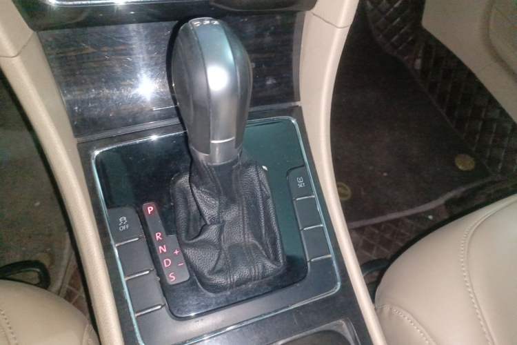 Used Volkswagen Passat 2013 1.8TSI DSG Government Procurement Edition Gear Lever
